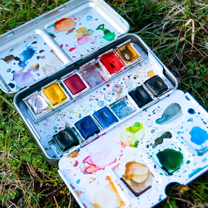 Let’s paint with a minimalist watercolor palette